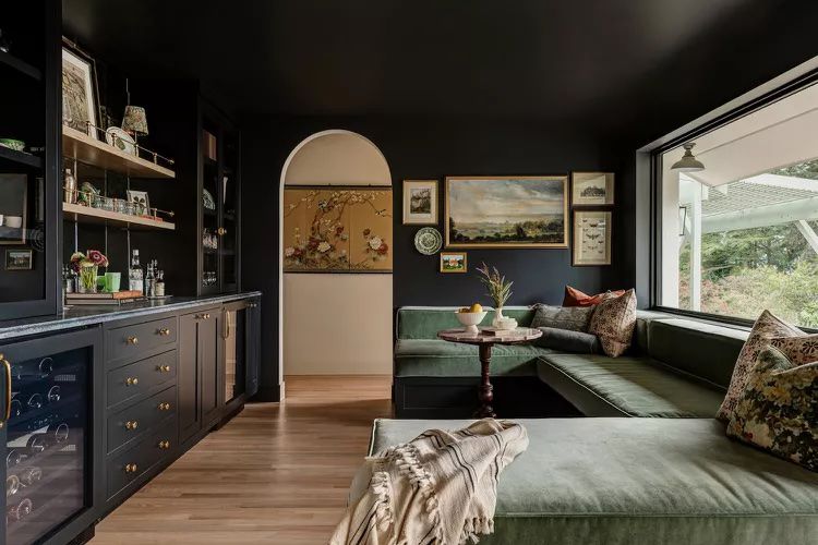 9 Genius Tips to Make a Small Room Feel Bigger, Designers Share