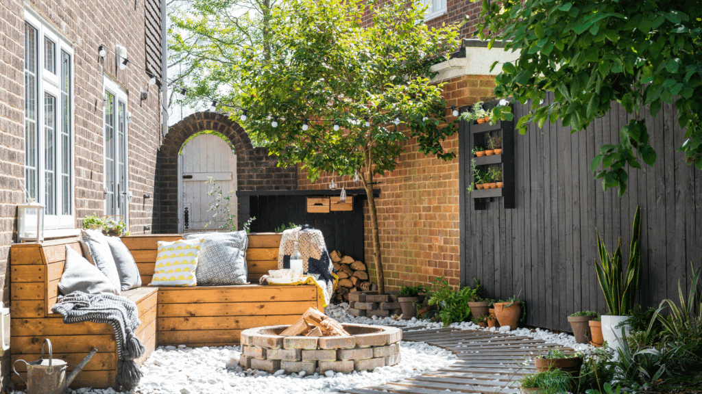 4 fence colours that make your home harder to sell
