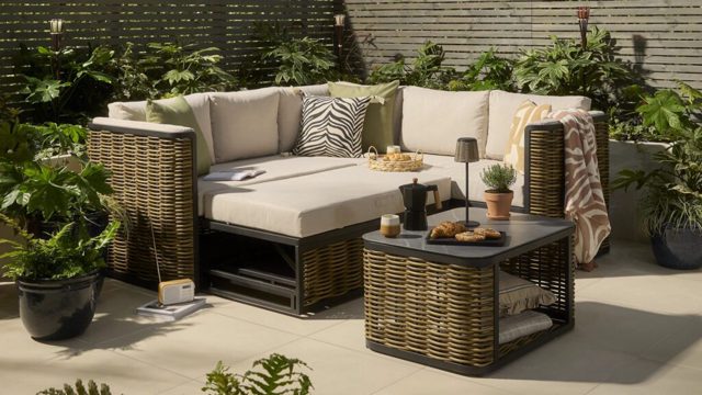 This B&Q corner outdoor sofa can turn into a daybed!