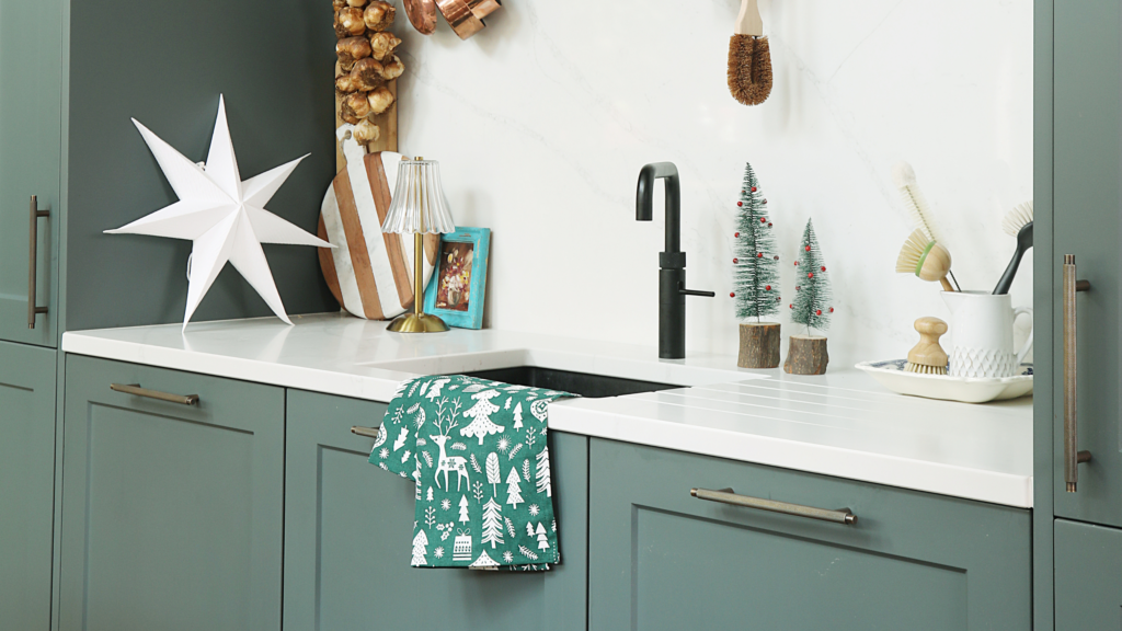 The festive decorating idea I’m seeing in every stylish kitchen