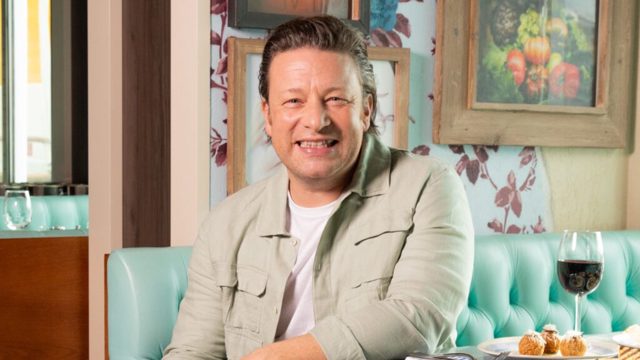 I’m trying Jamie Oliver’s ‘get ahead gravy’ hack to save time