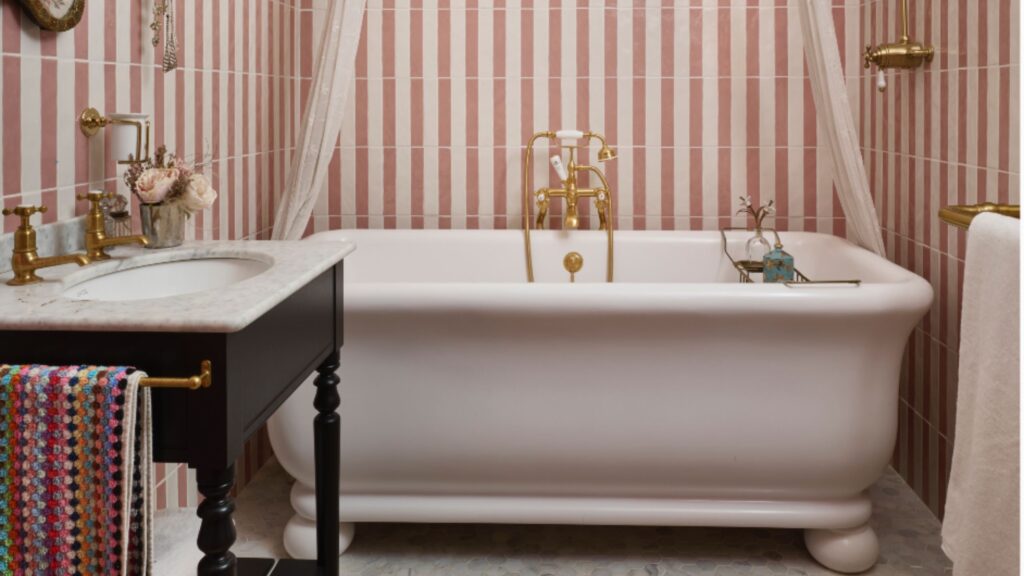Pearl Lowe’s bathroom is the epitome of 1920s elegance