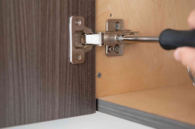 How to Adjust Cabinet Doors