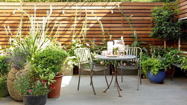Aldi’s £5 solar-powered table lamps nail the cafe-garden trend