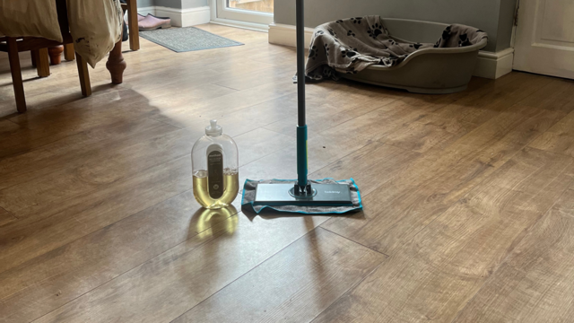 This Beldray Clip-to-grip mop cleaned my floors fast