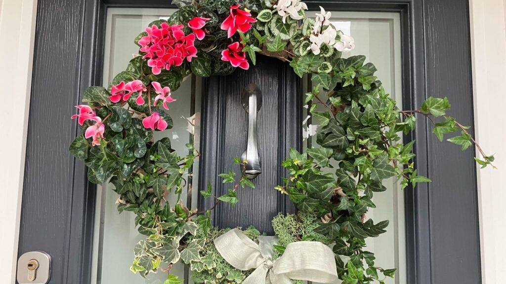 I made a cheery living wreath that lasts beyond Christmas