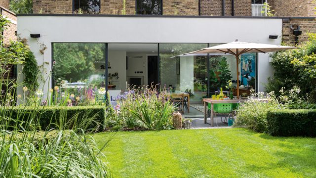 How to store garden furniture in winter to keep it safe