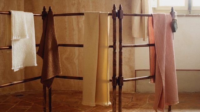 H&M Home’s new bathroom edit embodies the holiday spirit