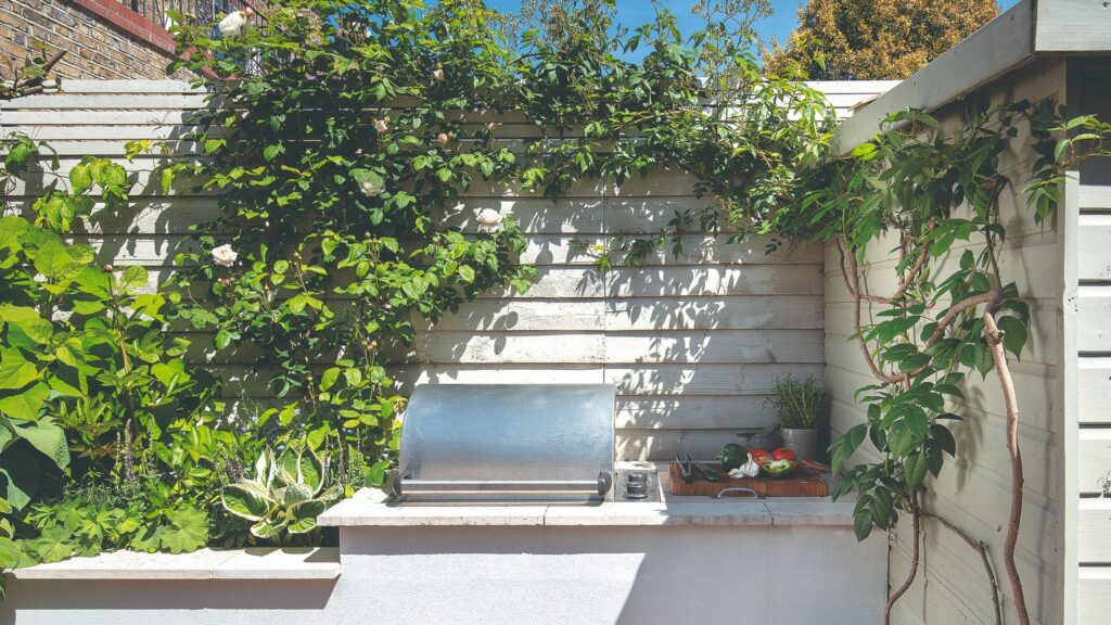 What to prune in October – trim these plants now