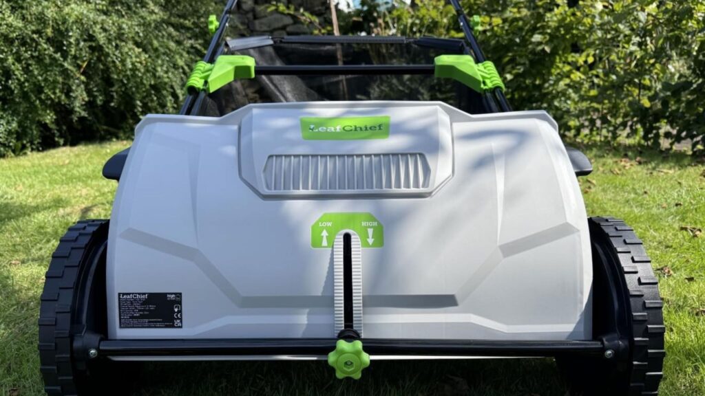 Garden Force’s Leaf Chief clears away leaves effortlessly