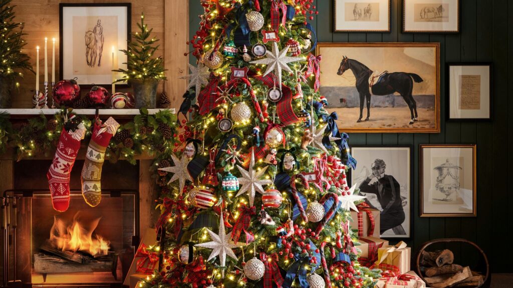 Photo frame Christmas tree ornaments are everywhere