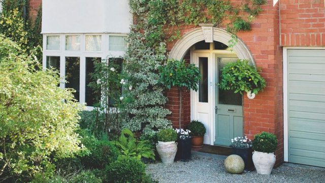 5 fast-growing climbing plants to grow around your front door