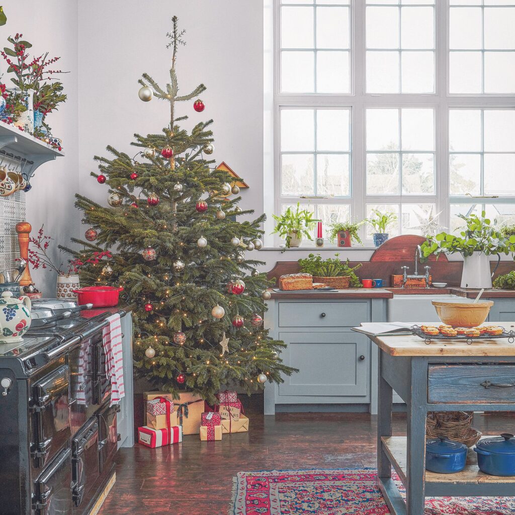 4 ways to style a kitchen Christmas tree