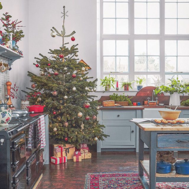 4 ways to style a kitchen Christmas tree