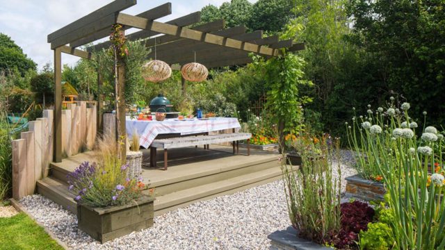 How to talk to your neighbours about building a pergola