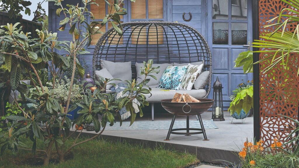 Where to buy the most stylish outdoor floor lamps