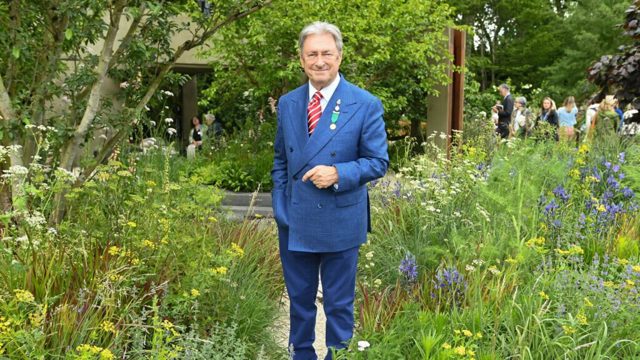 Alan Titchmarsh says any plant looks good on this trellis colour