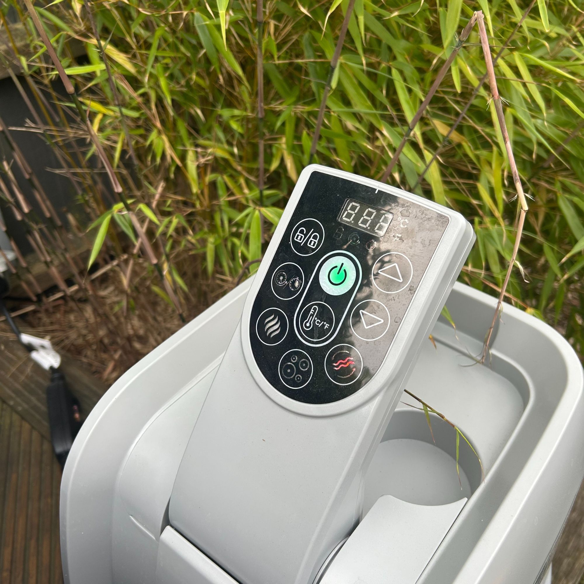 Lay-Z-Spa Miami display screen on pump