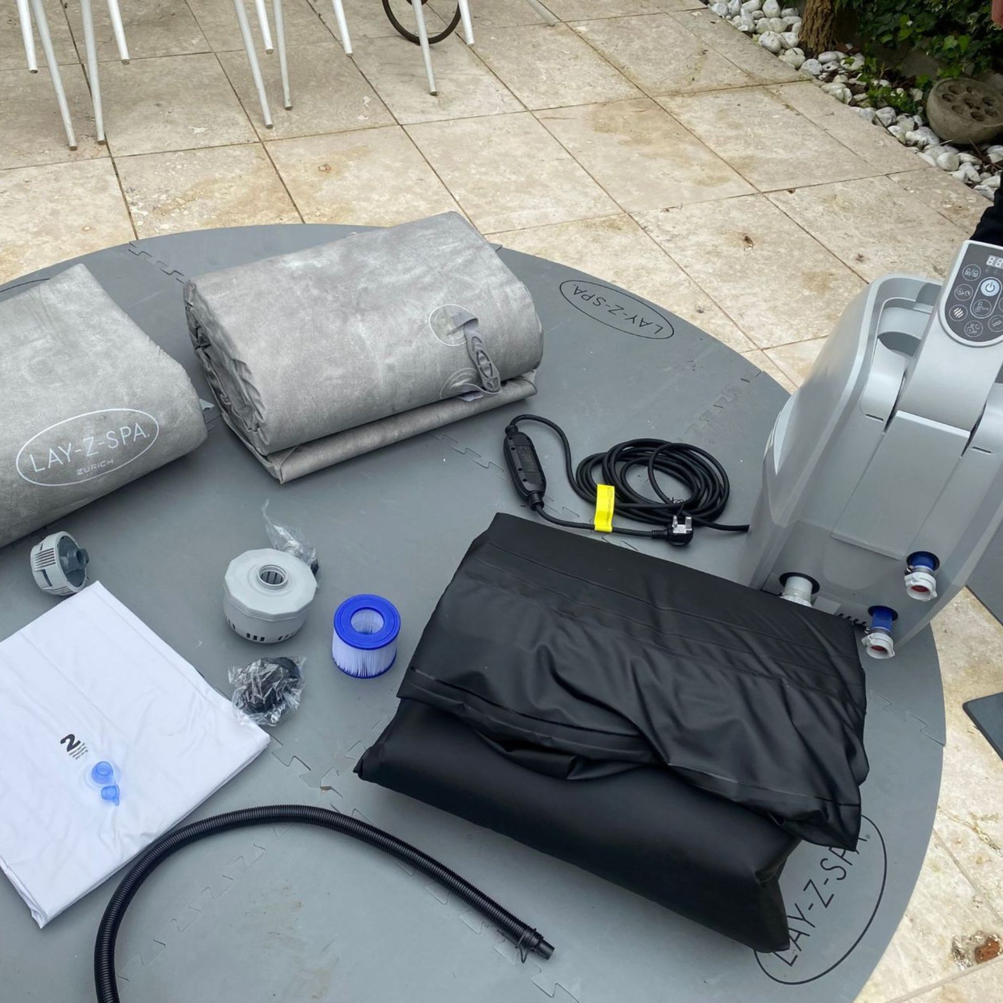 Lay-Z-Spa Zurich EnergySense box contents on the floor