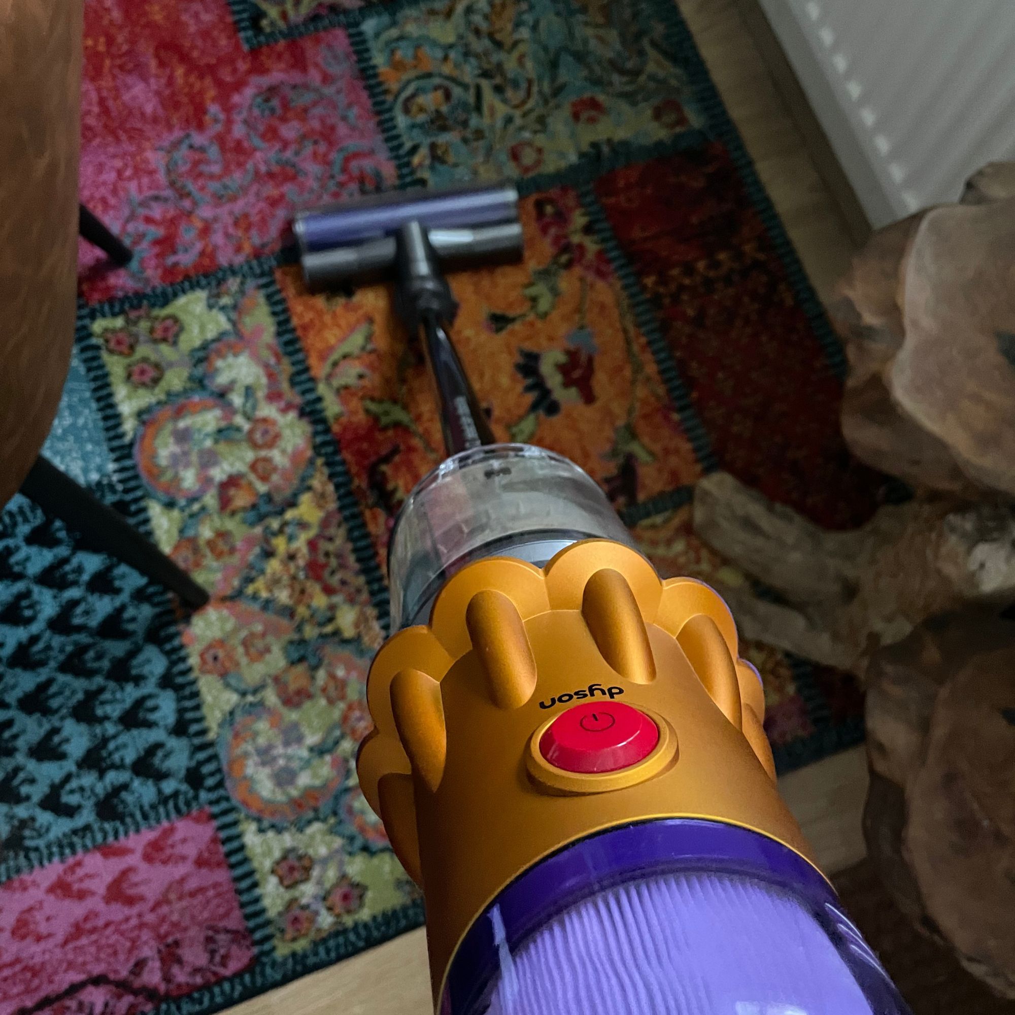 Using the Dyson V12 on a colourful rug