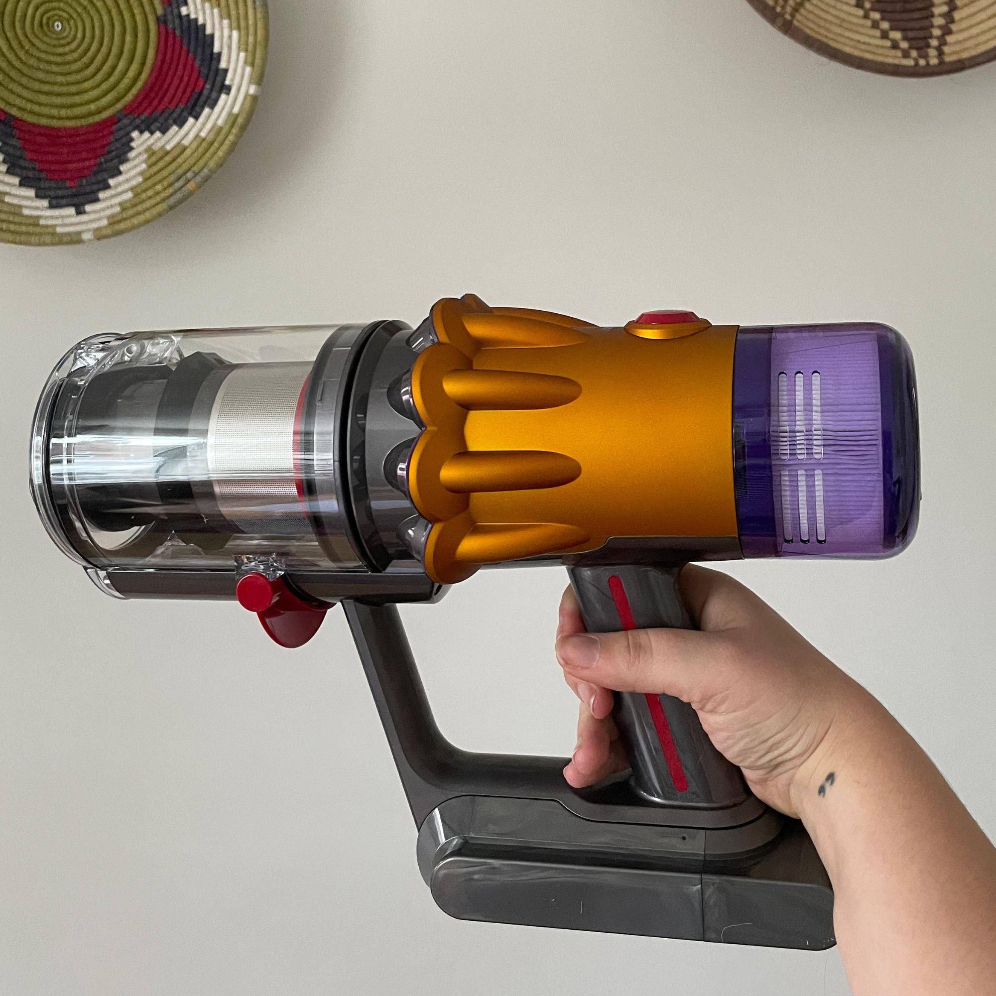 Hand holding the head of the Dyson V12 Detect Slim Absolute