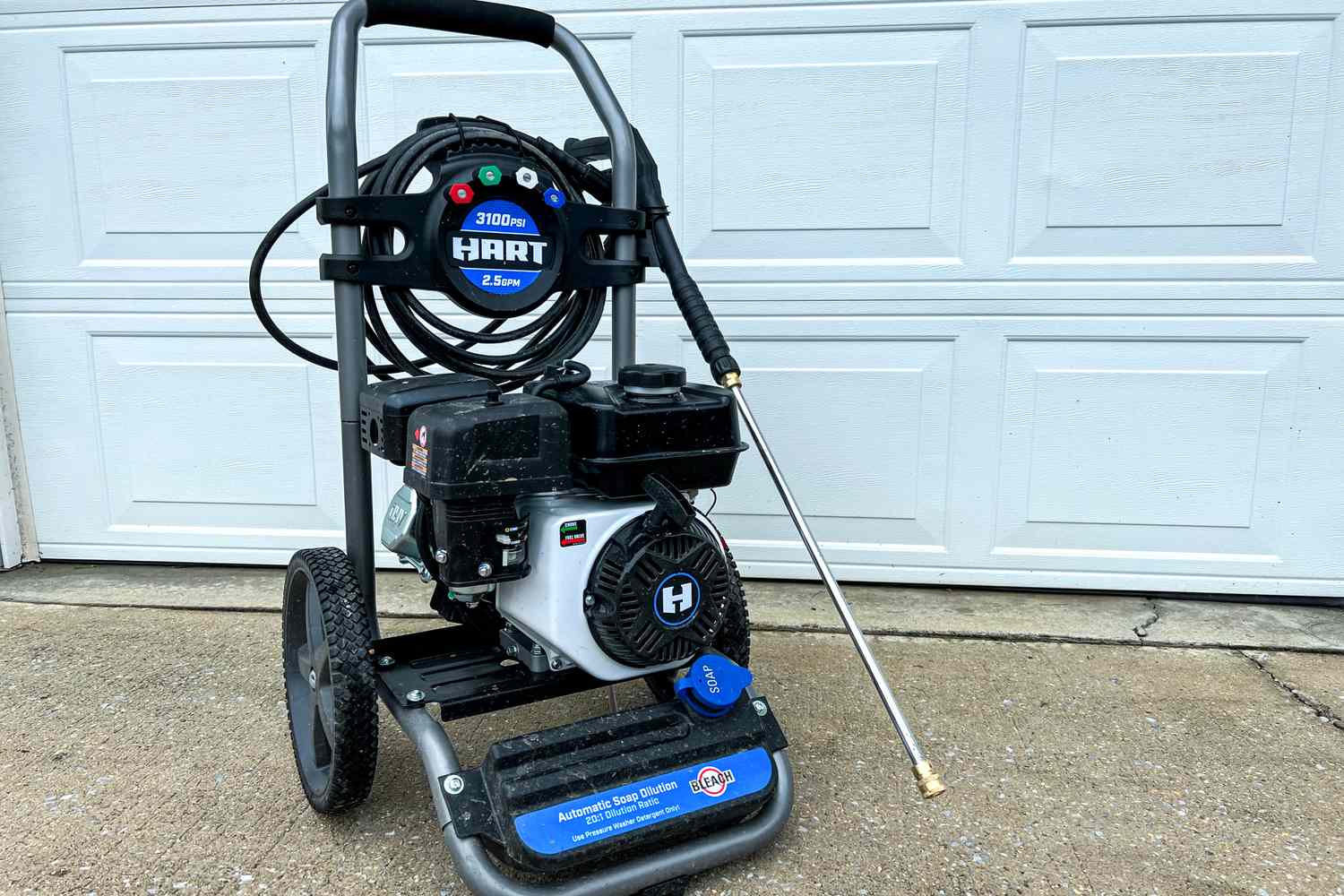 A front view of the HART 3100 PSI 2.5 GPM 212cc 4-Cycle OHV Gas Powered Cold Water Pressure Washer