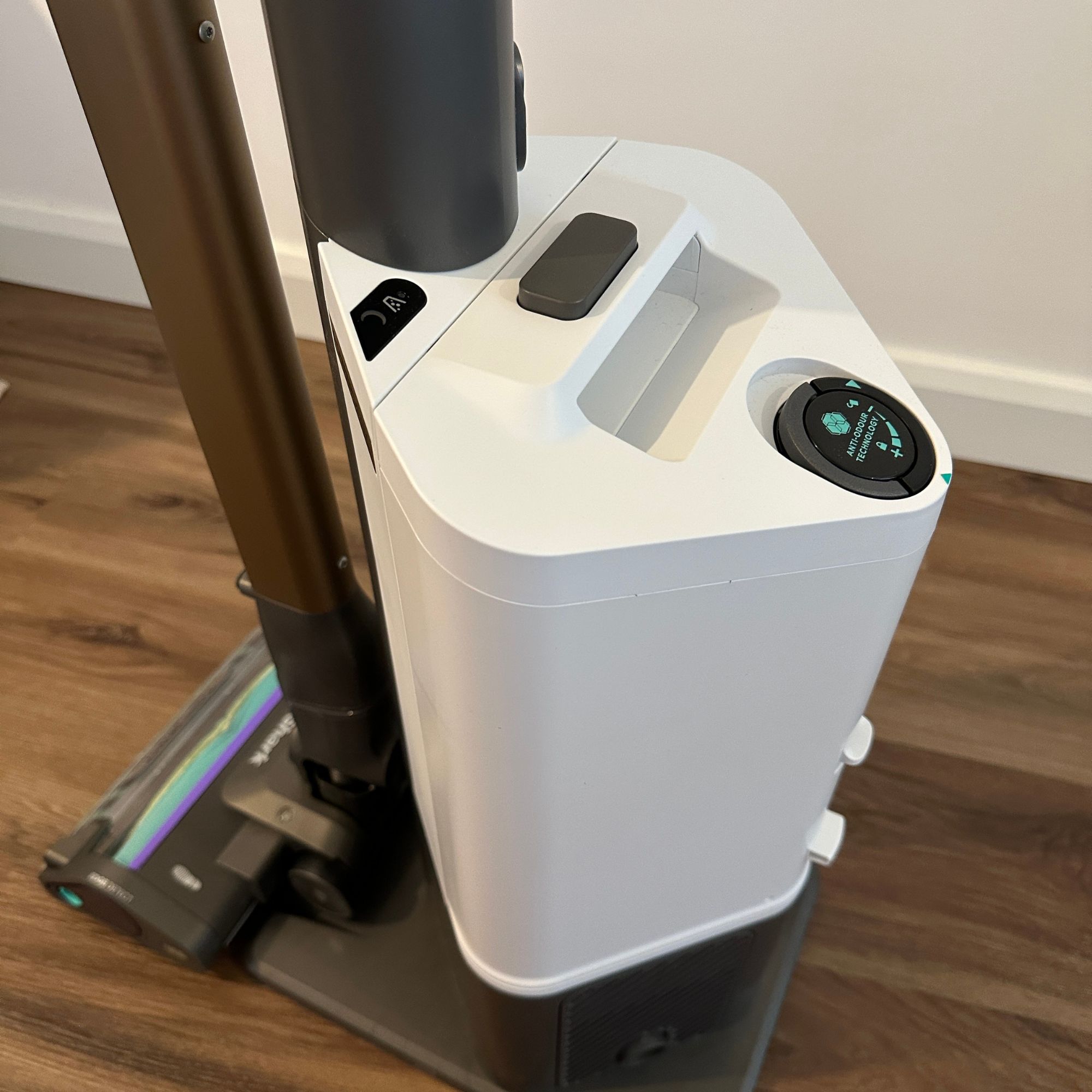Review process of the Shark PowerDetect Clean and Empty cordless vacuum cleaner