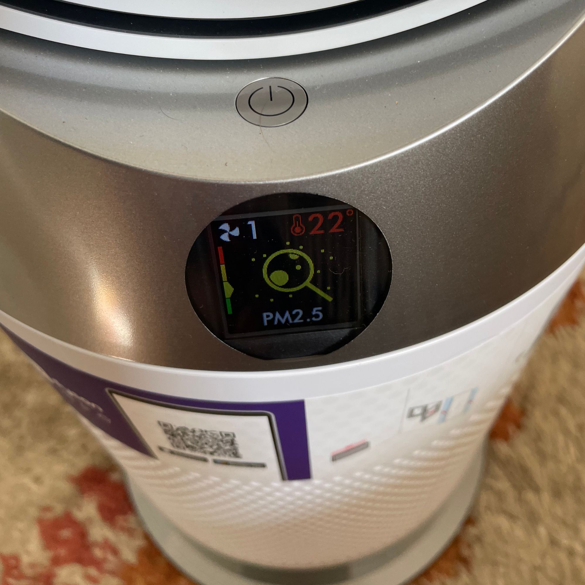 LCD screen of the Dyson Purifier Hot+Cool HP1 Purifying Fan Heater
