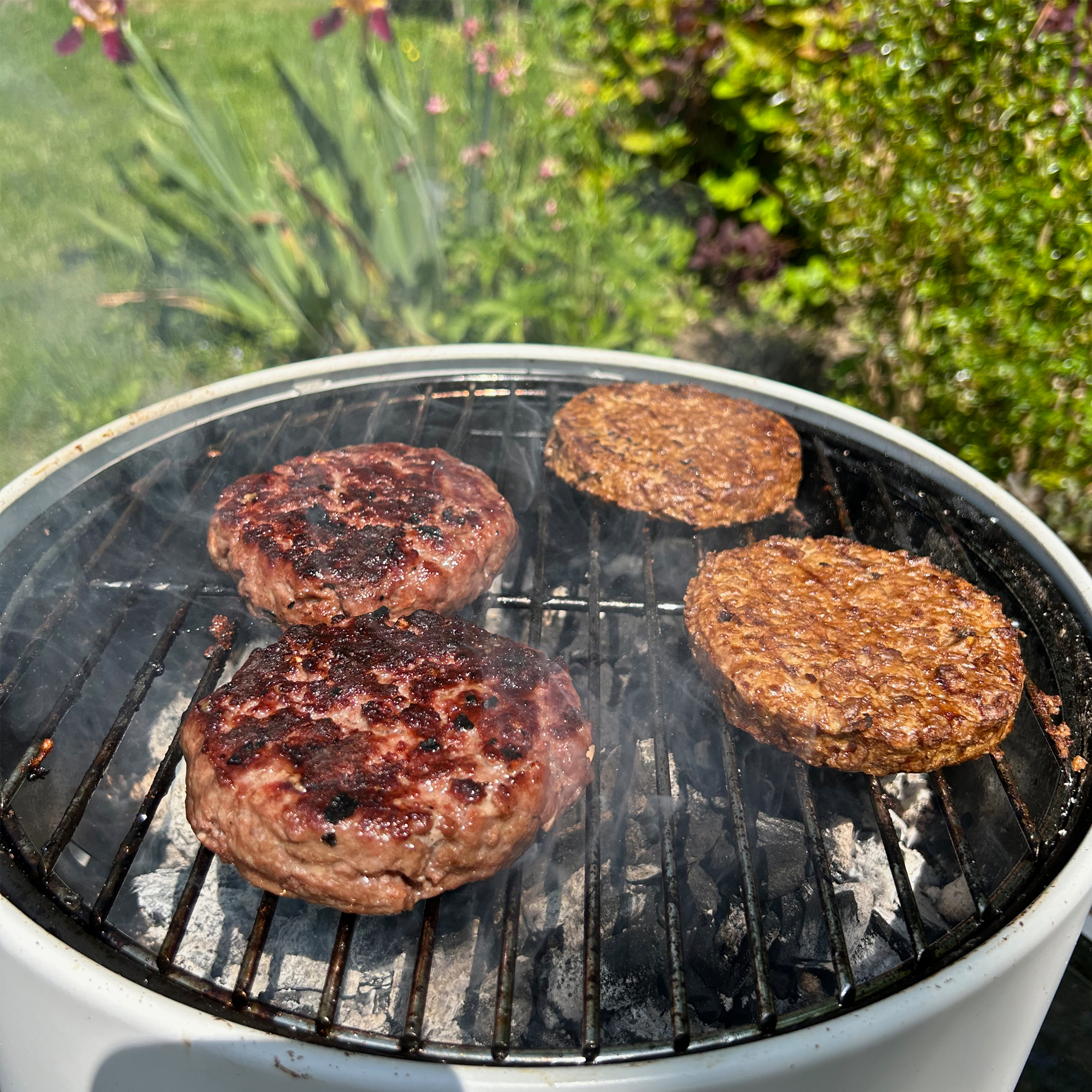 Testing the BergHOFF Portable BBQ at home 