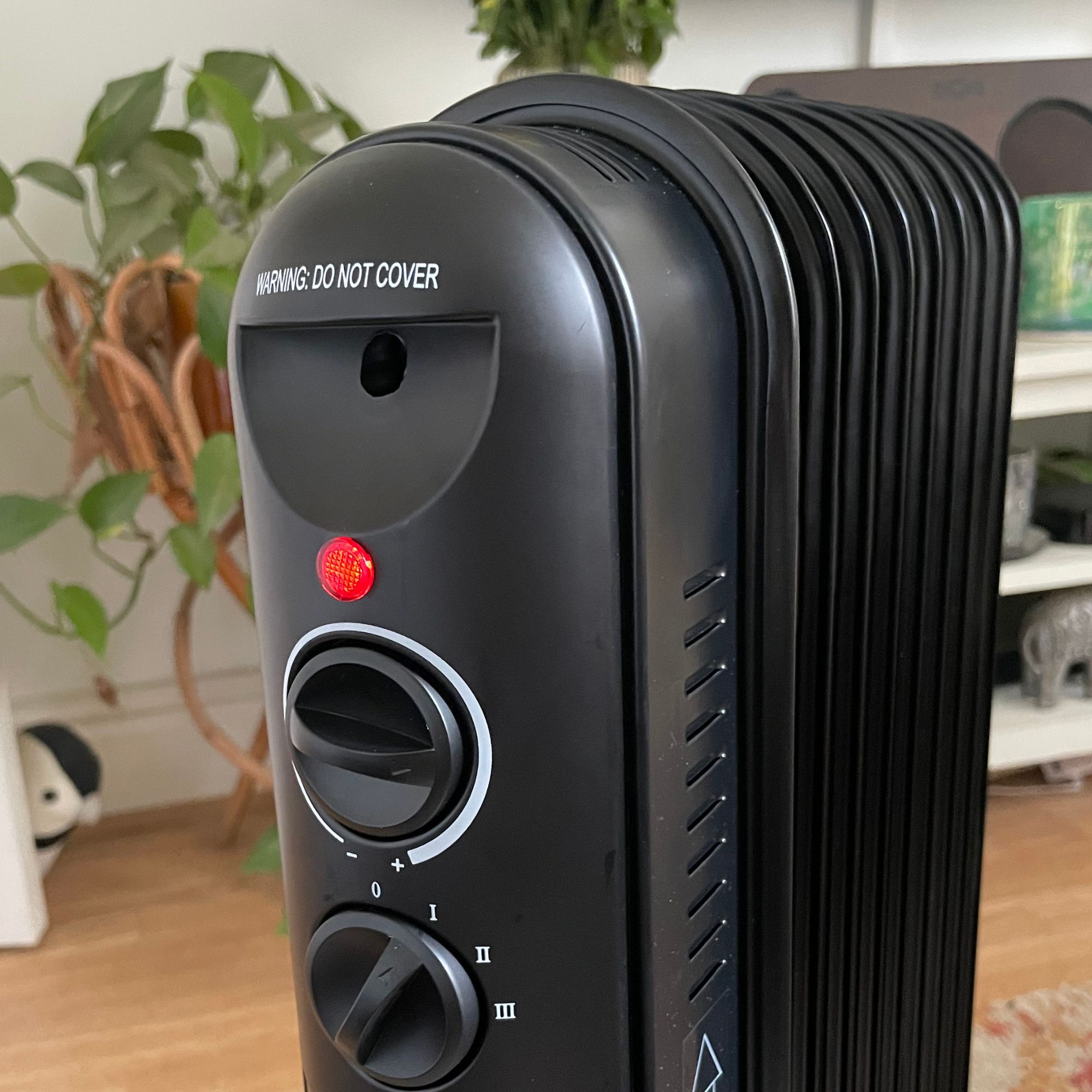 Close up of the controls of the black 2000W Contemporary Round 9 Fin Oil Filled Radiator