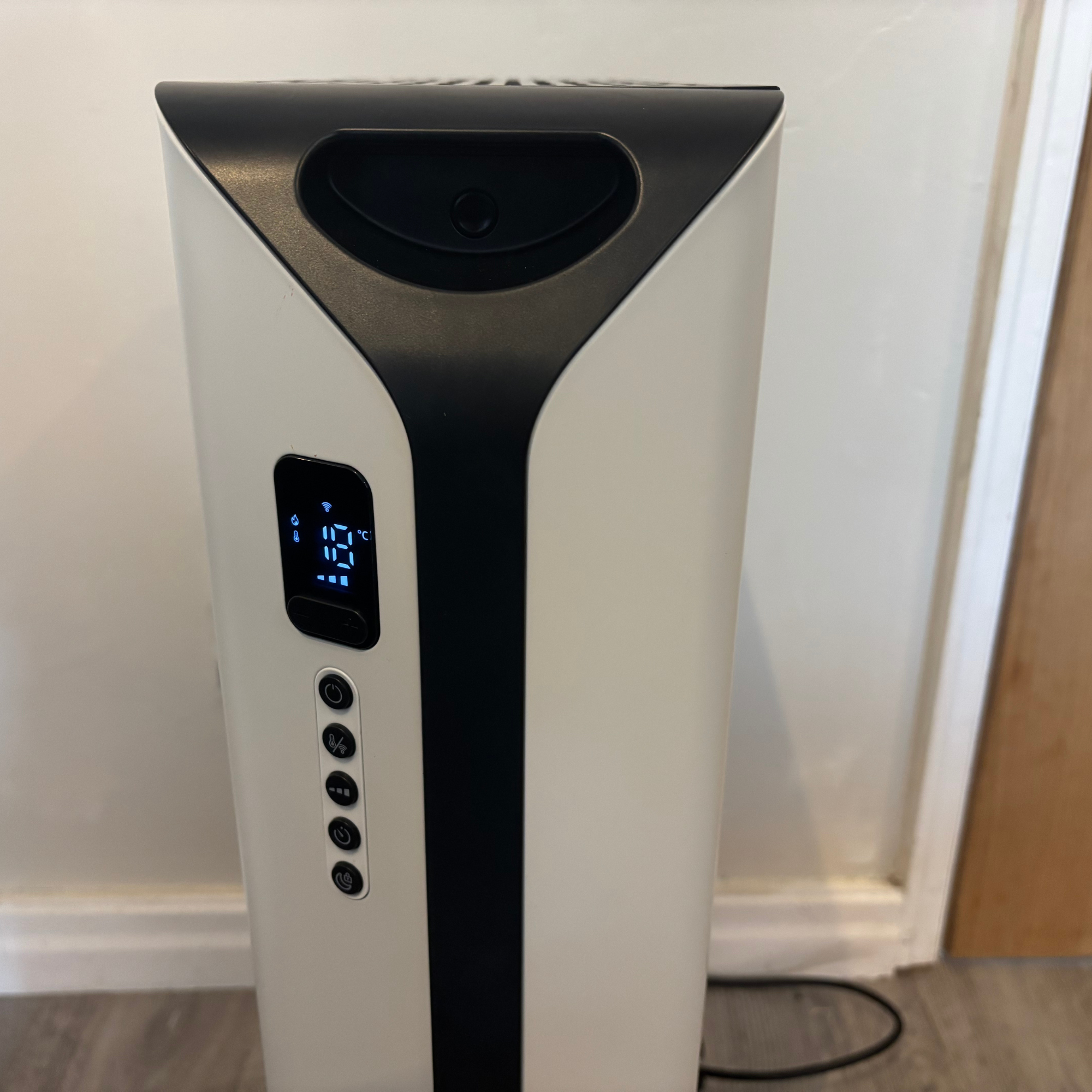 Duux Edge Oil 2000W Oil-Filled Radiator LED display showing current temperature on boost mode