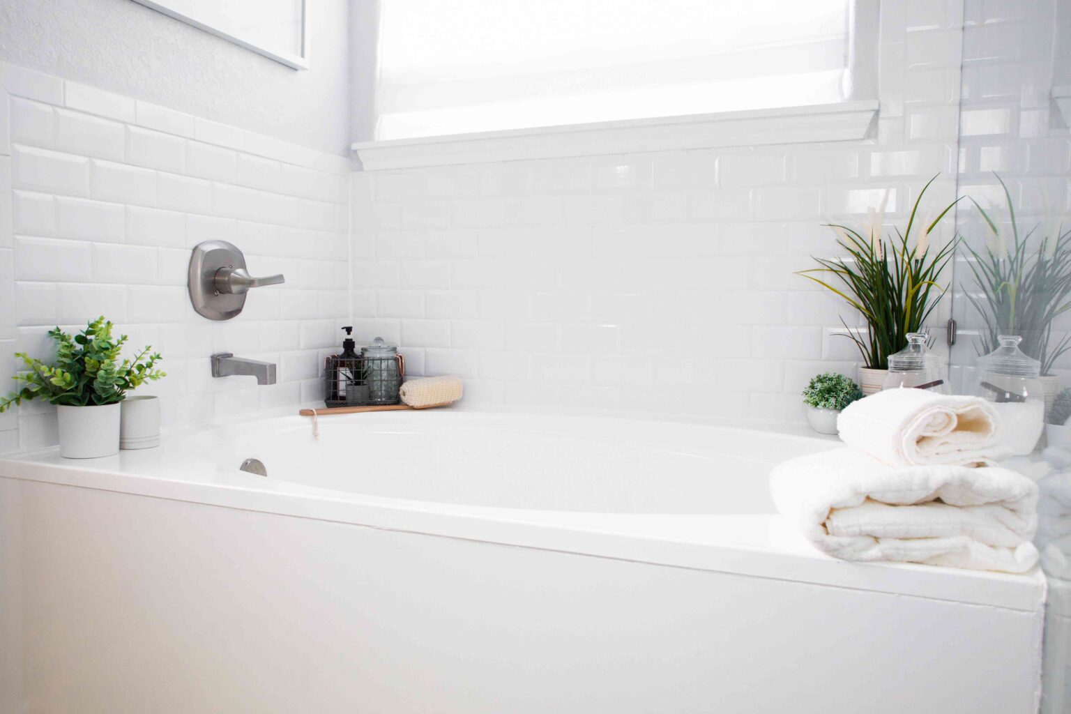 Beginner’s Guide to Bathtub Refinishing: 9 Simple Steps