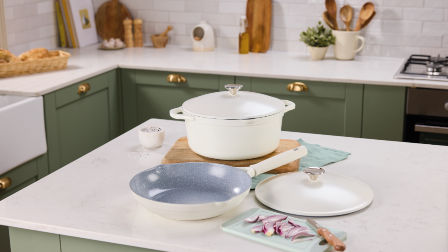 Aldi’s new casserole pot is so lightweight and affordable