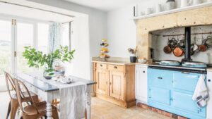 6 things every charming and homely farmhouse kitchen has