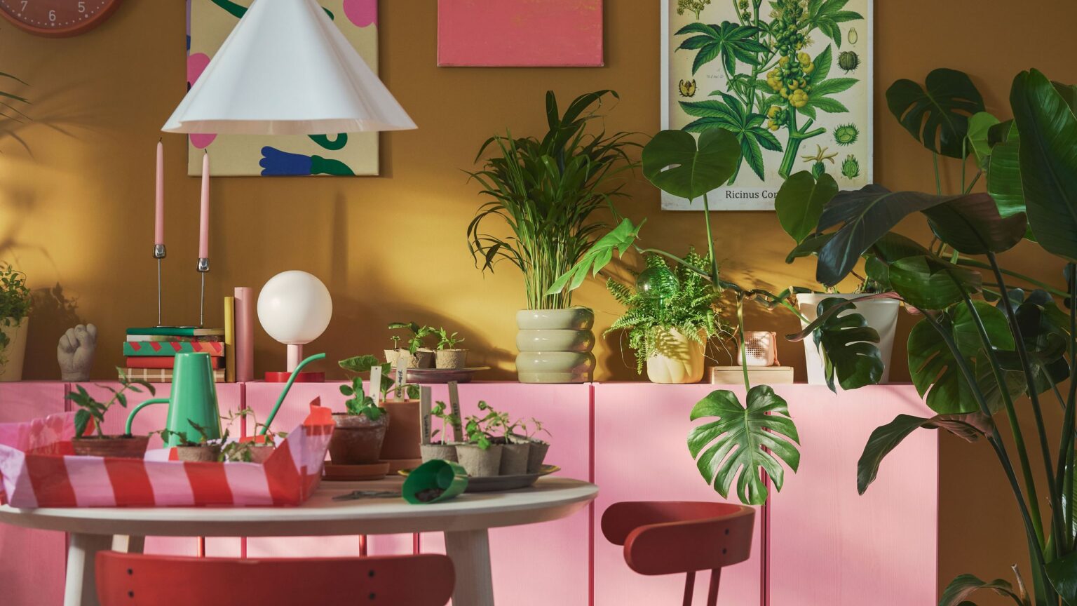 I’m recommending this £1.50 IKEA potting mat to every gardener