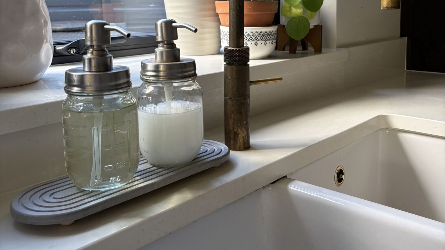 The £18 stone sink organiser that will transform a kitchen