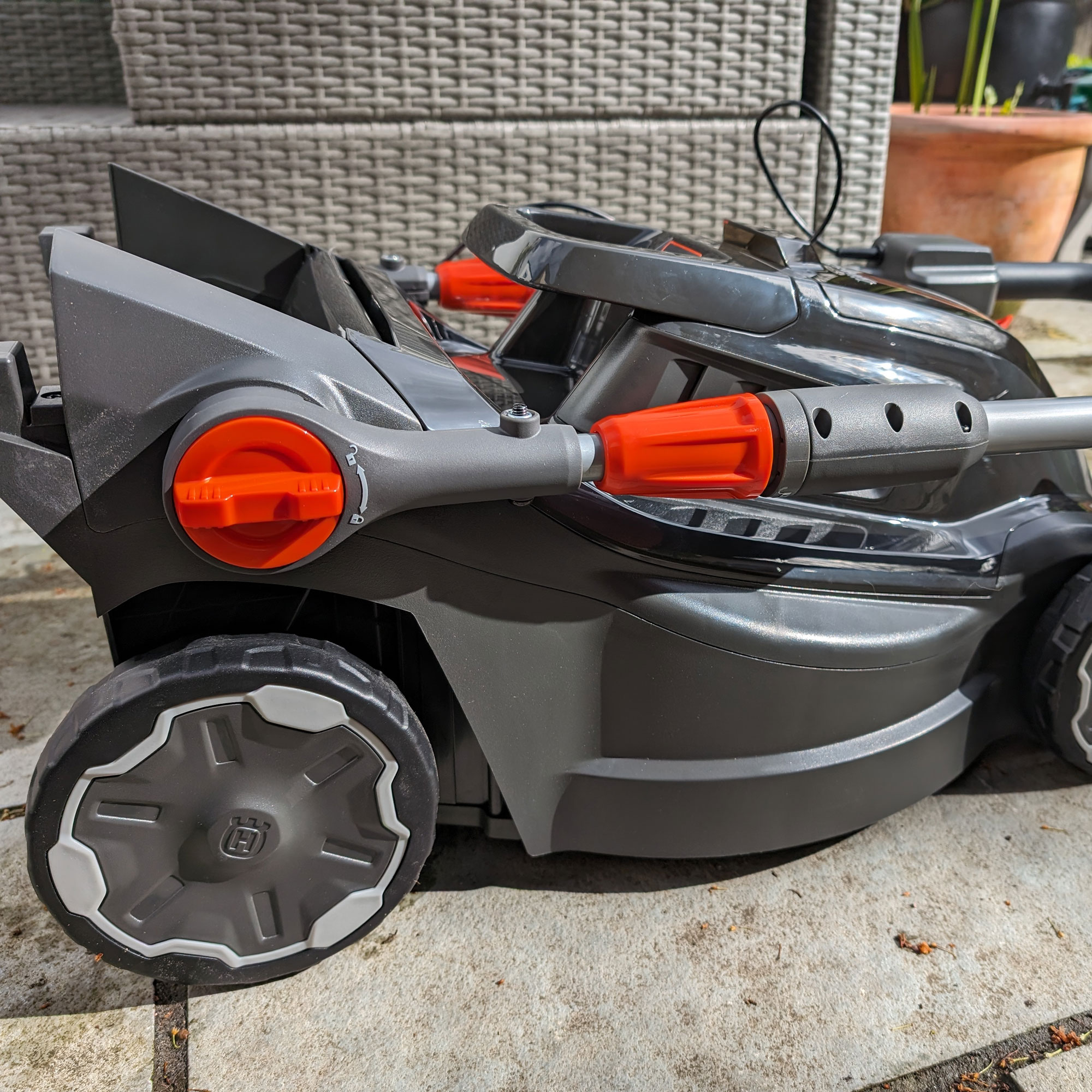 husqvarna aspire lc34 p4a folded on ground