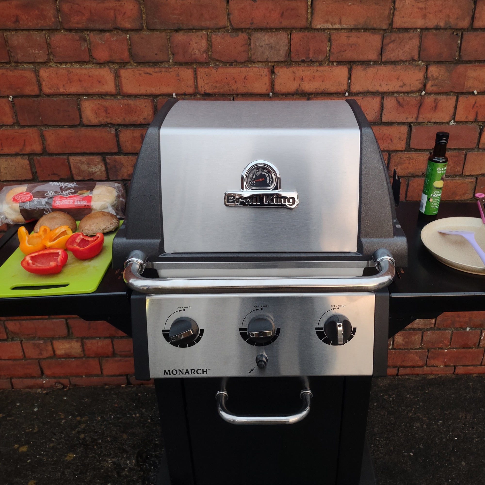 Testing the Broil King Monarch 320 BBQ at home