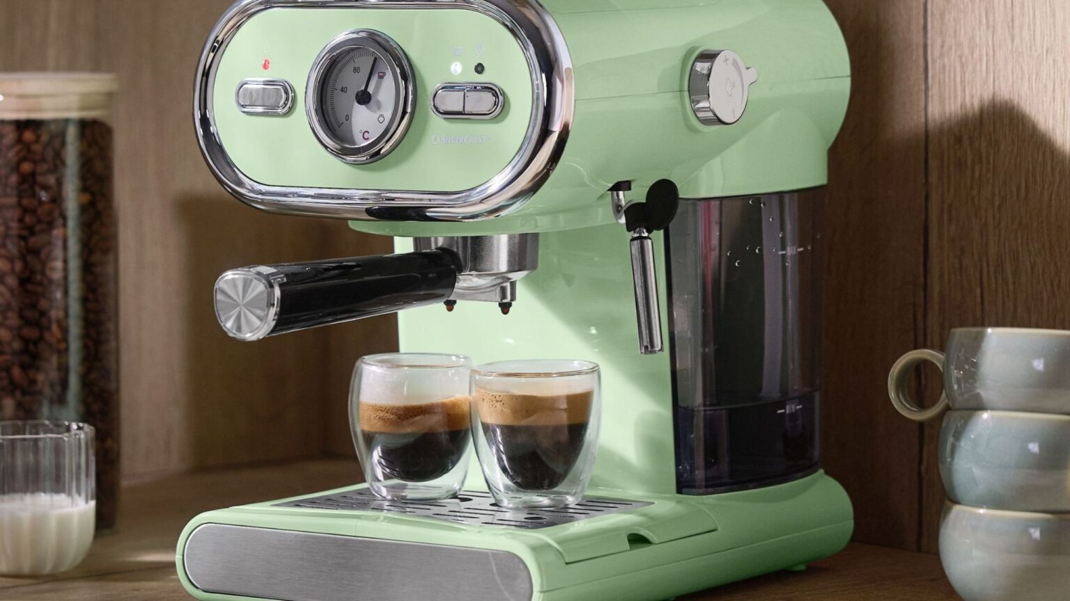 Lidl is dropping a retro espresso that is giving Smeg looks