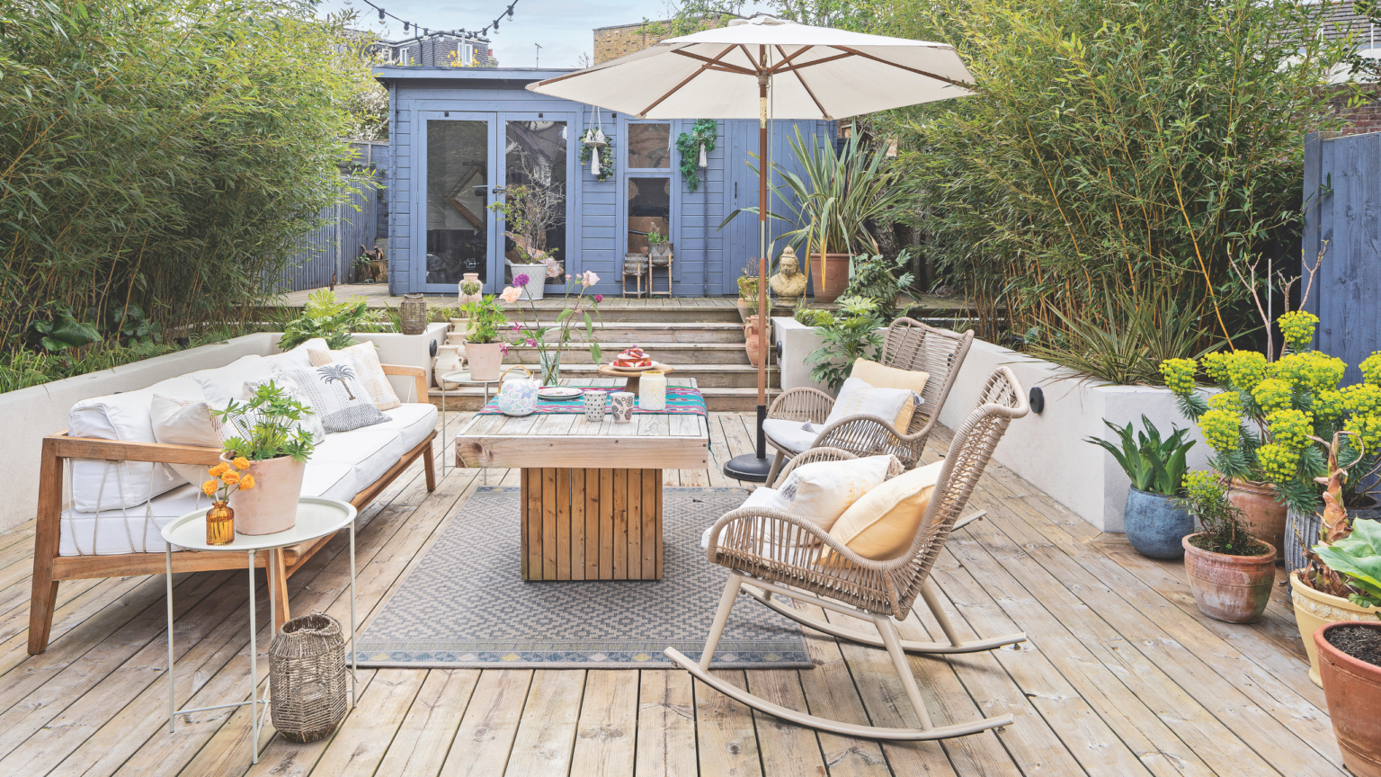 Why flying ants suddenly swarmed my patio – I asked the experts