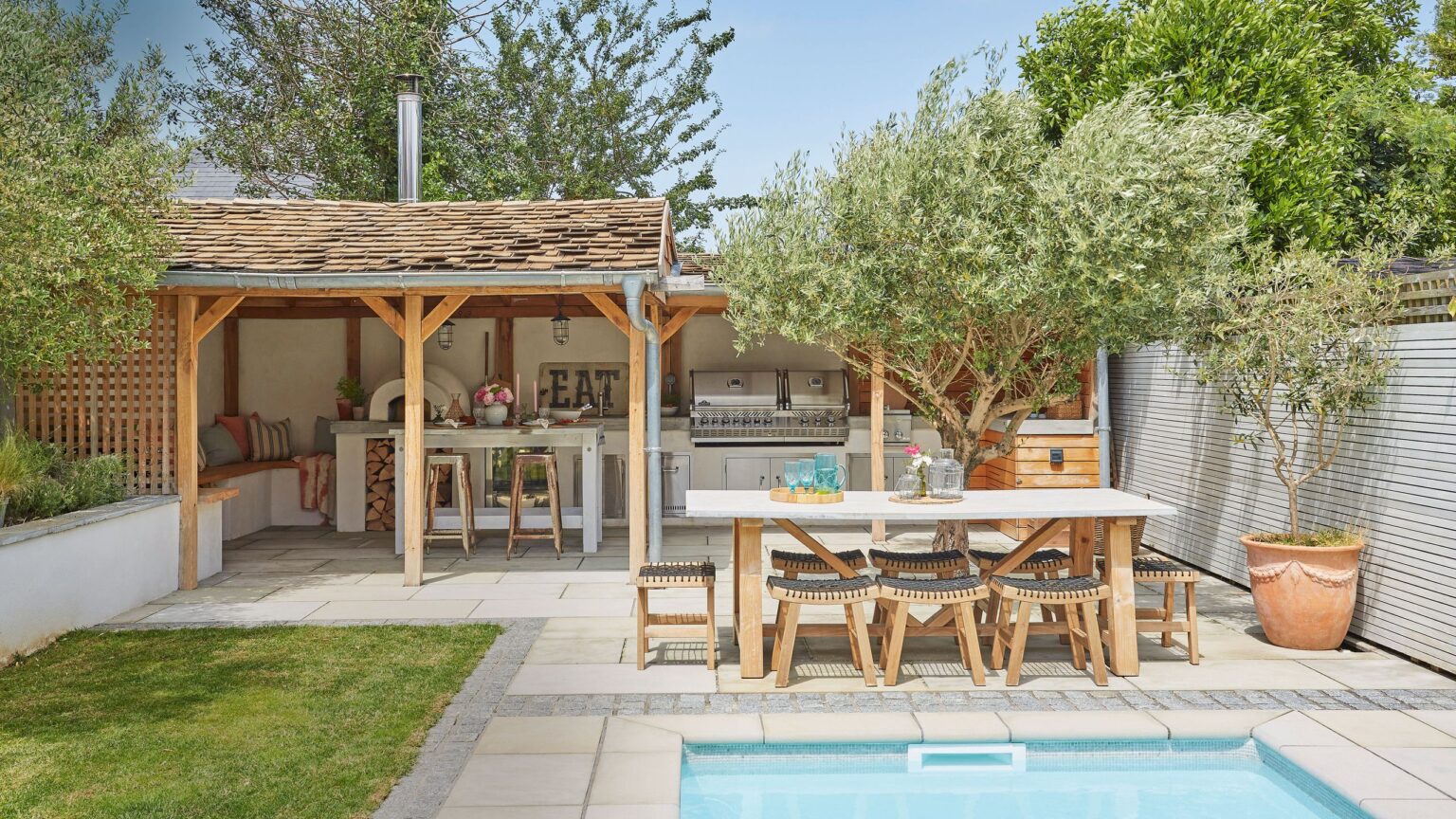 4 things to know about adding a plunge pool in a small garden